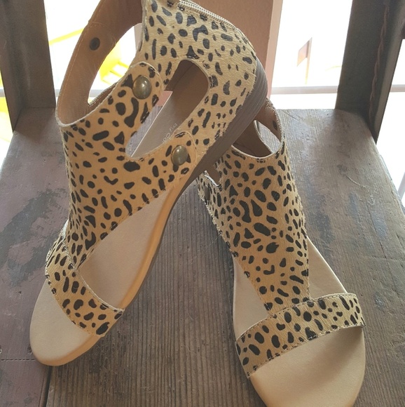 Animal print sandal - Picture 3 of 4